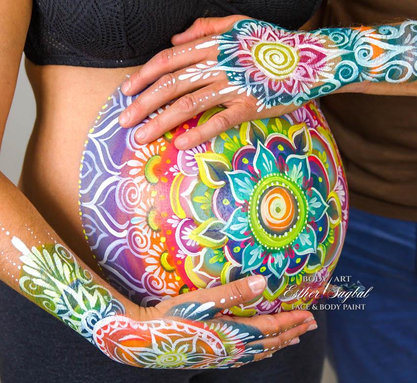 Body painting en la panza de embarazada